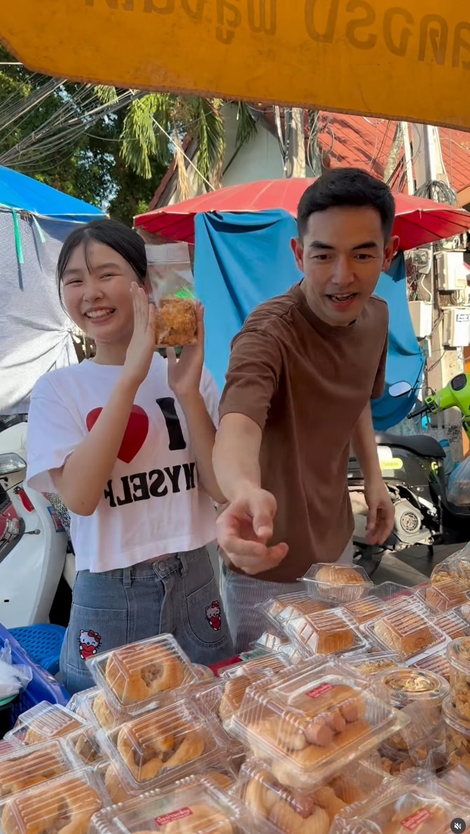สุดยอดมาก! พระเอกดัง ไม่อายทำกินผันตัวเป็นพ่อค้าตลาดนัด หาเงินดูแลครอบครัว