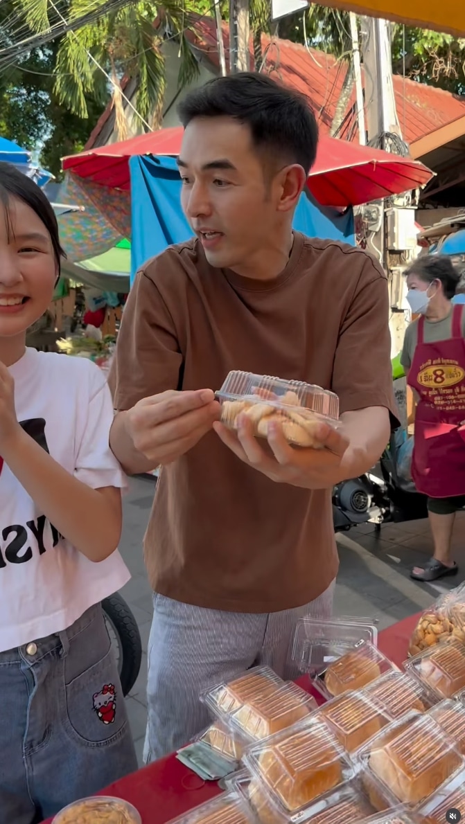 สุดยอดมาก! พระเอกดัง ไม่อายทำกินผันตัวเป็นพ่อค้าตลาดนัด หาเงินดูแลครอบครัว