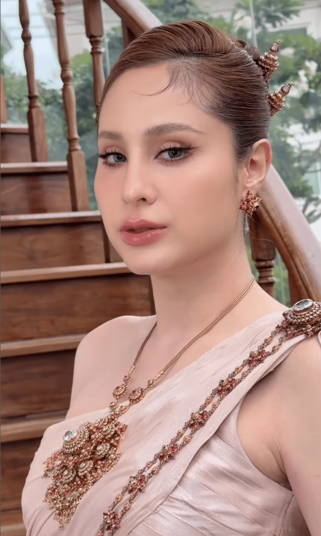เปิดภาพความสวย ขวัญ อุษามณี ในชุดไทยจักรี งามเลอค่าดุจนางในวรรณคดี