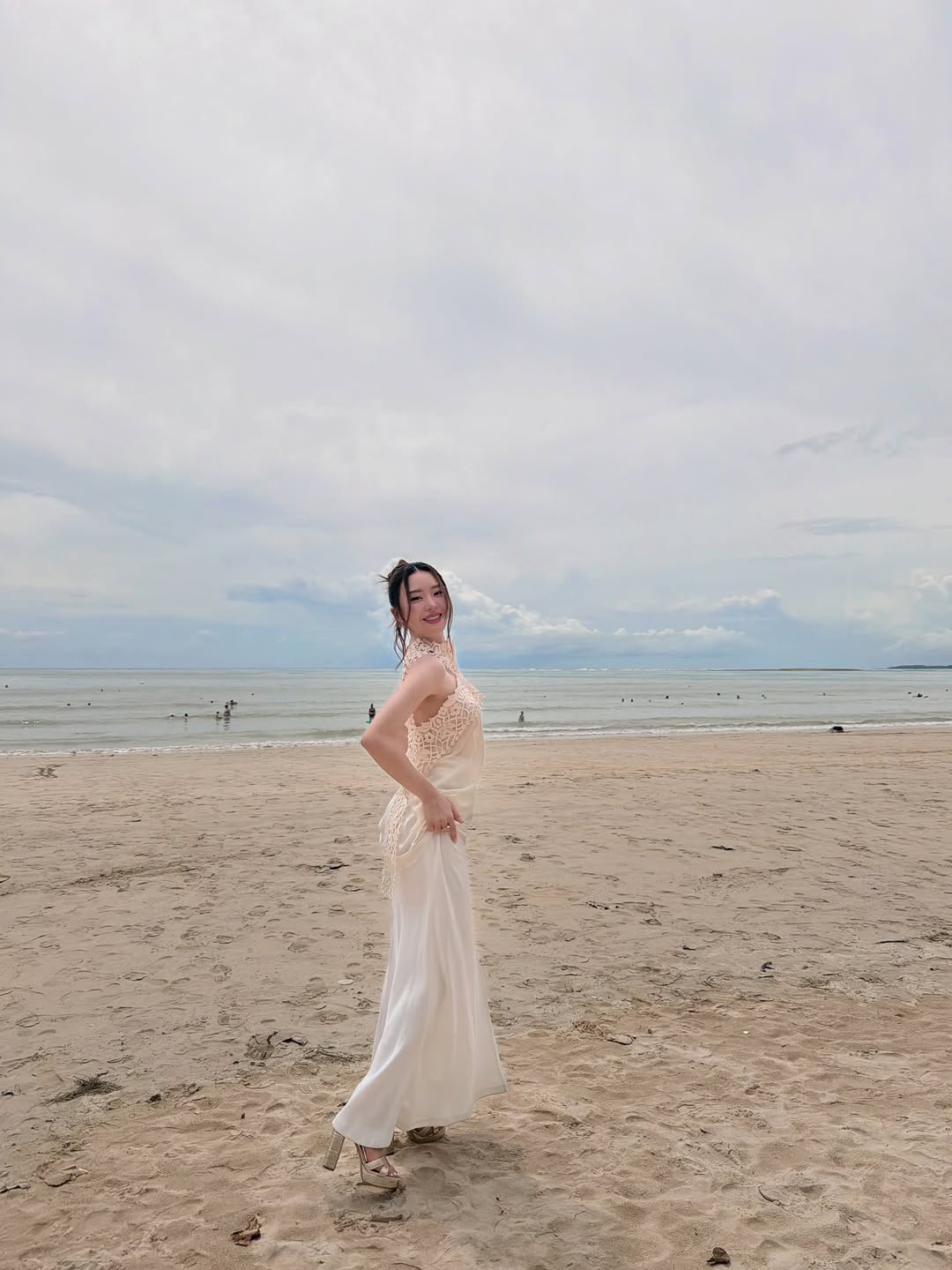 เปิดภาพ มายด์ ณภศศิ กับชุดมาทะเลแบบไม่โป๊ ลุคนี้สวยแพงมาก สมเป็นว่าที่สะใภ้โบนันซ่า