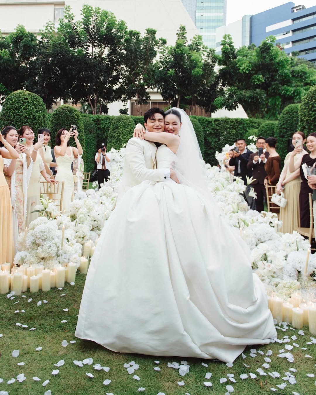 เปิดภาพงานแต่ง กวาง-เดอะเฟซ ทำหลายคนทักถึงชุดเจ้าสาว เป็นเสียงเดียวกัน