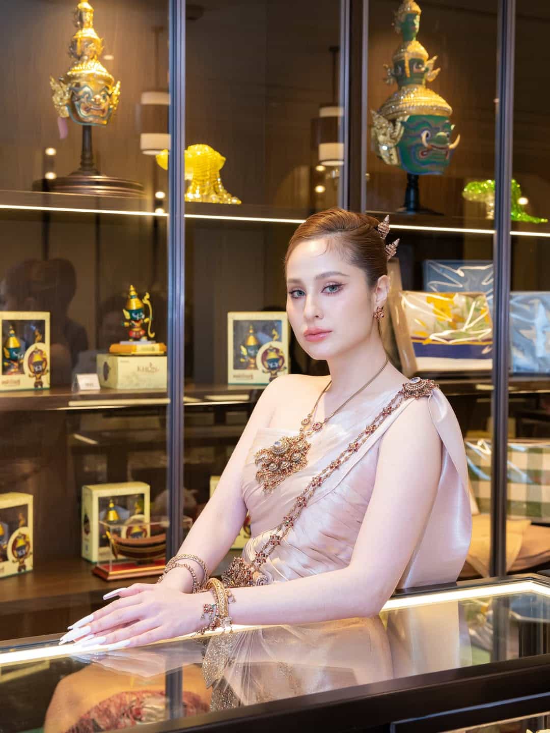 เปิดภาพความสวย ขวัญ อุษามณี ในชุดไทยจักรี งามเลอค่าดุจนางในวรรณคดี