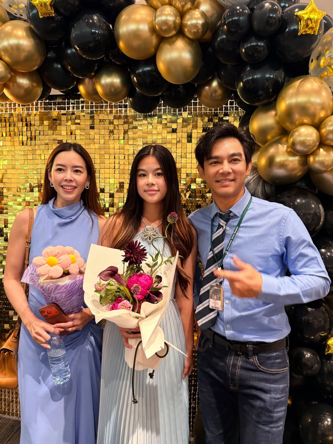 โตไวมาก! น้องโสน ลูกสาว มอส ปฏิภาณ ภาพล่าสุดเป็นสาวไฮสคูลแล้ว สวยสะพรั่งกลางงานโรงเรียน