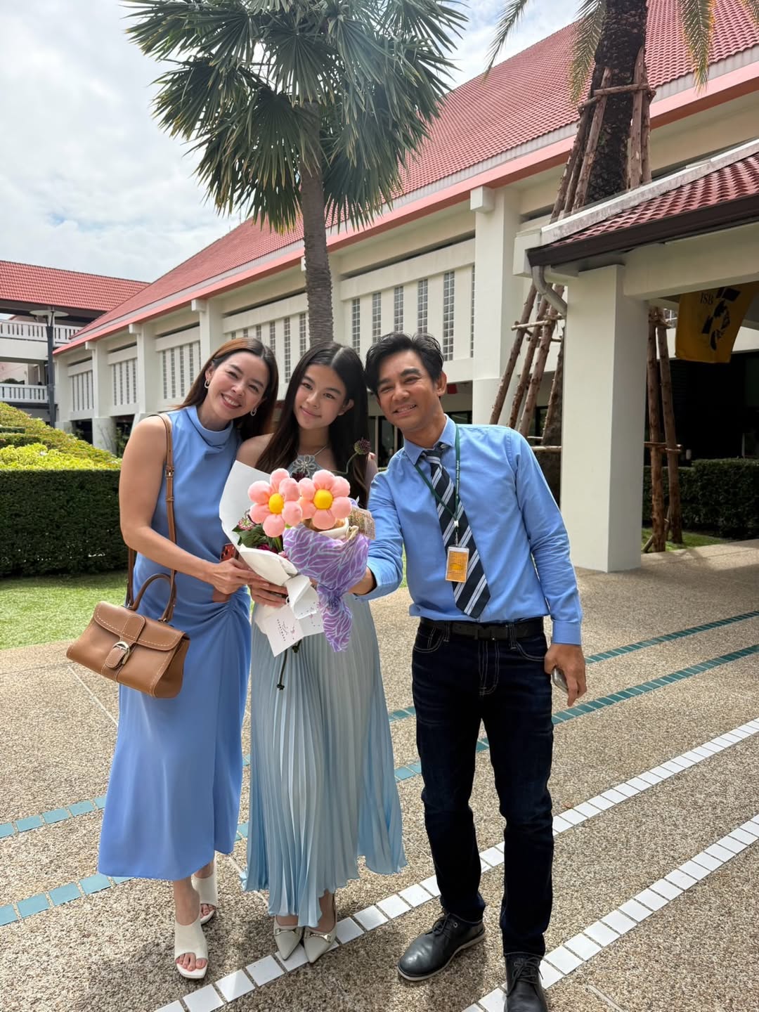 โตไวมาก ภาพล่าสุด ลูกสาวพระเอกดัง ในงานโรงเรียน โตทันพ่อแม่แล้วจ้า