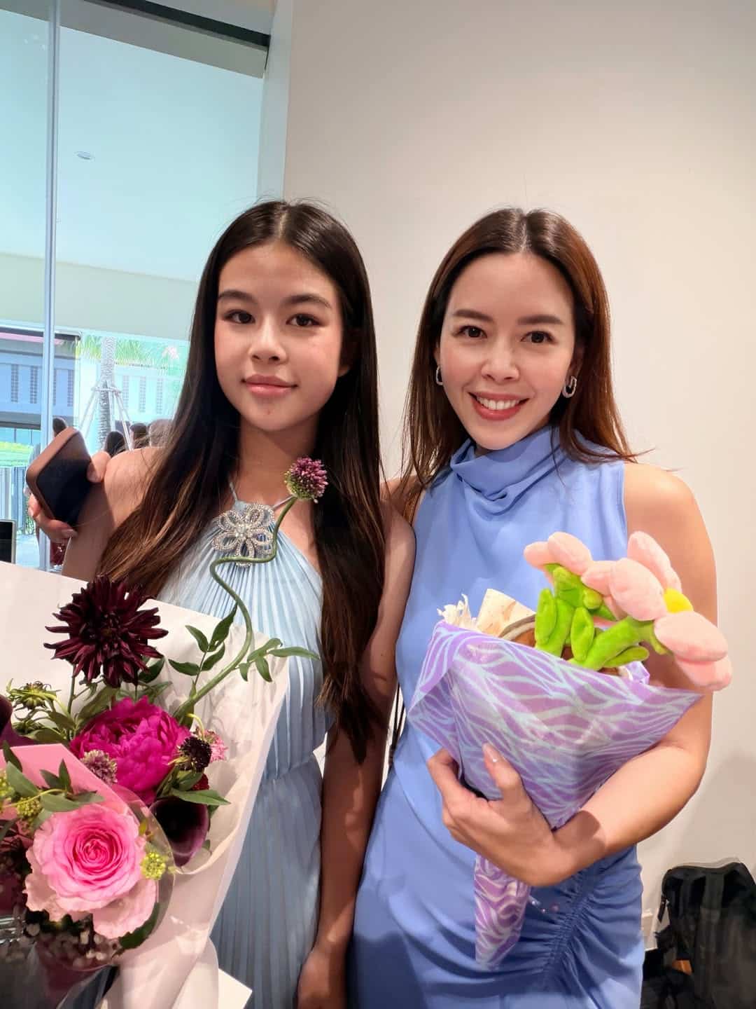 โตไวมาก ภาพล่าสุด ลูกสาวพระเอกดัง ในงานโรงเรียน โตทันพ่อแม่แล้วจ้า