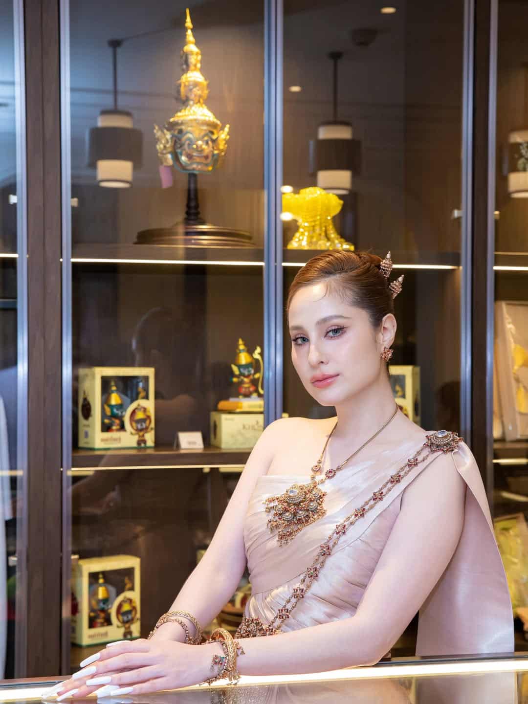 เปิดภาพความสวย ขวัญ อุษามณี ในชุดไทยจักรี งามเลอค่าดุจนางในวรรณคดี