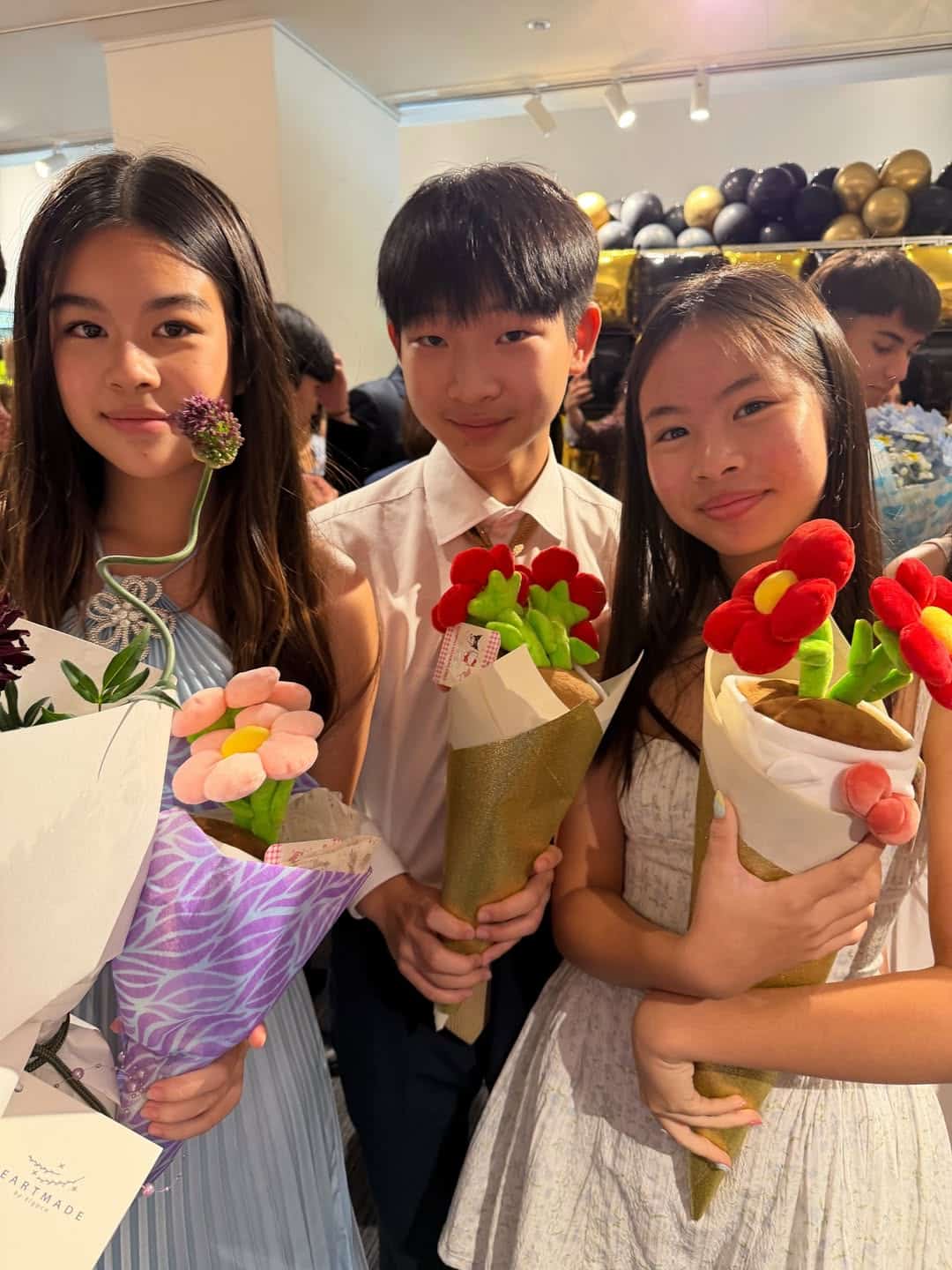 โตไวมาก! น้องโสน ลูกสาว มอส ปฏิภาณ ภาพล่าสุดเป็นสาวไฮสคูลแล้ว สวยสะพรั่งกลางงานโรงเรียน